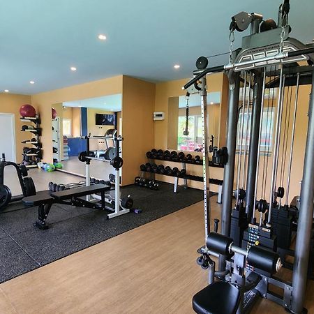 Coral Cove Beachfront Villa - チャン島 エクステリア 写真