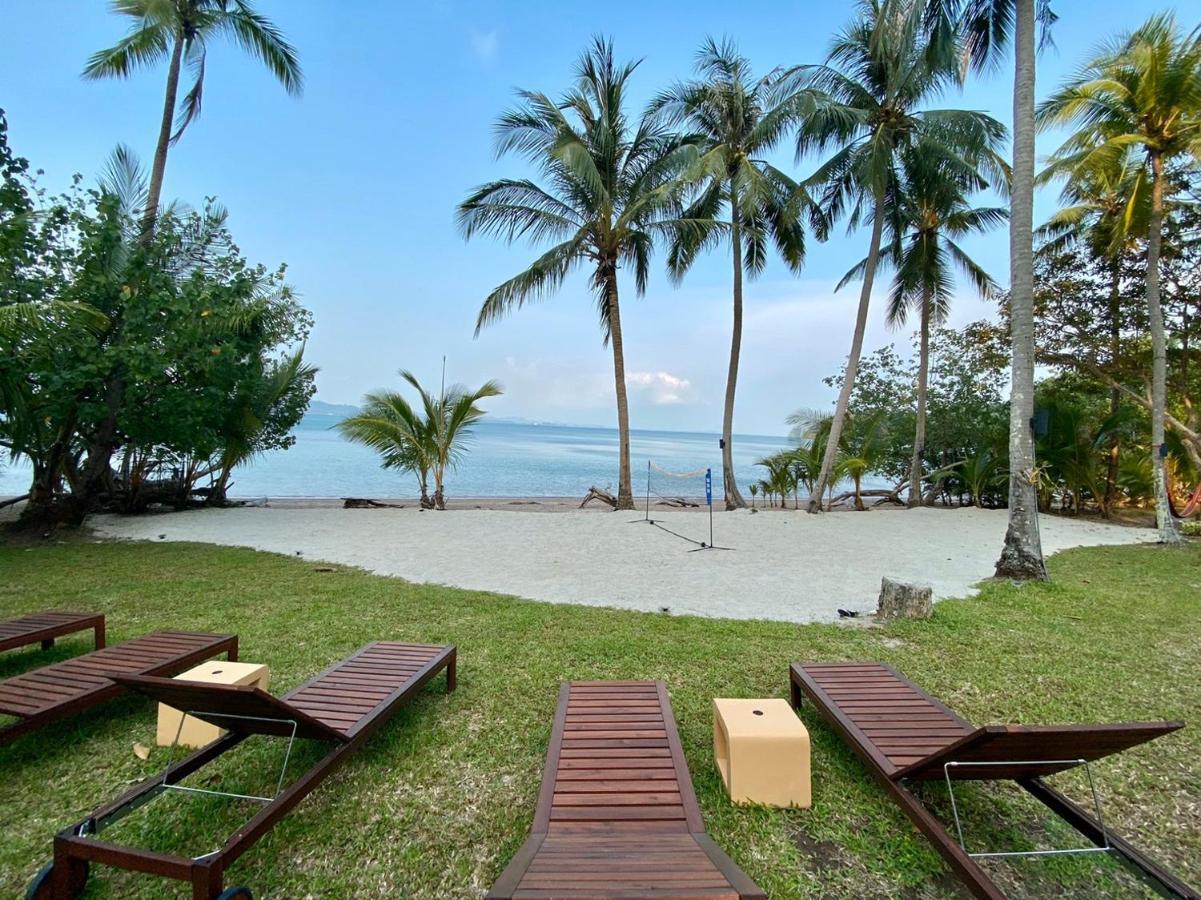 Coral Cove Beachfront Villa - チャン島 エクステリア 写真
