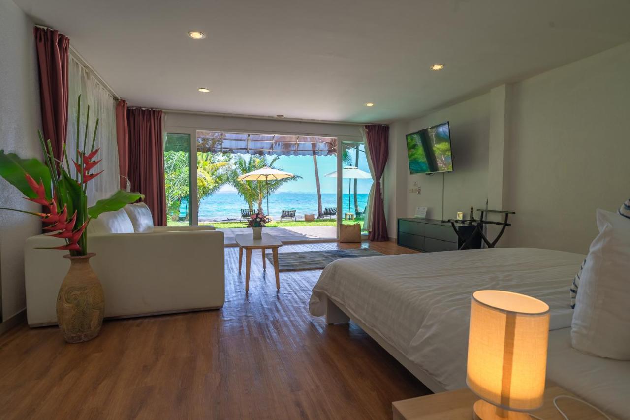 Coral Cove Beachfront Villa - チャン島 エクステリア 写真