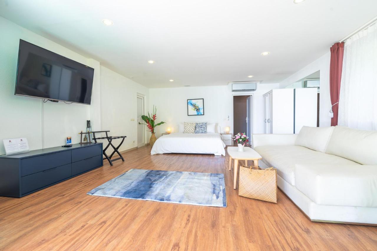 Coral Cove Beachfront Villa - チャン島 エクステリア 写真