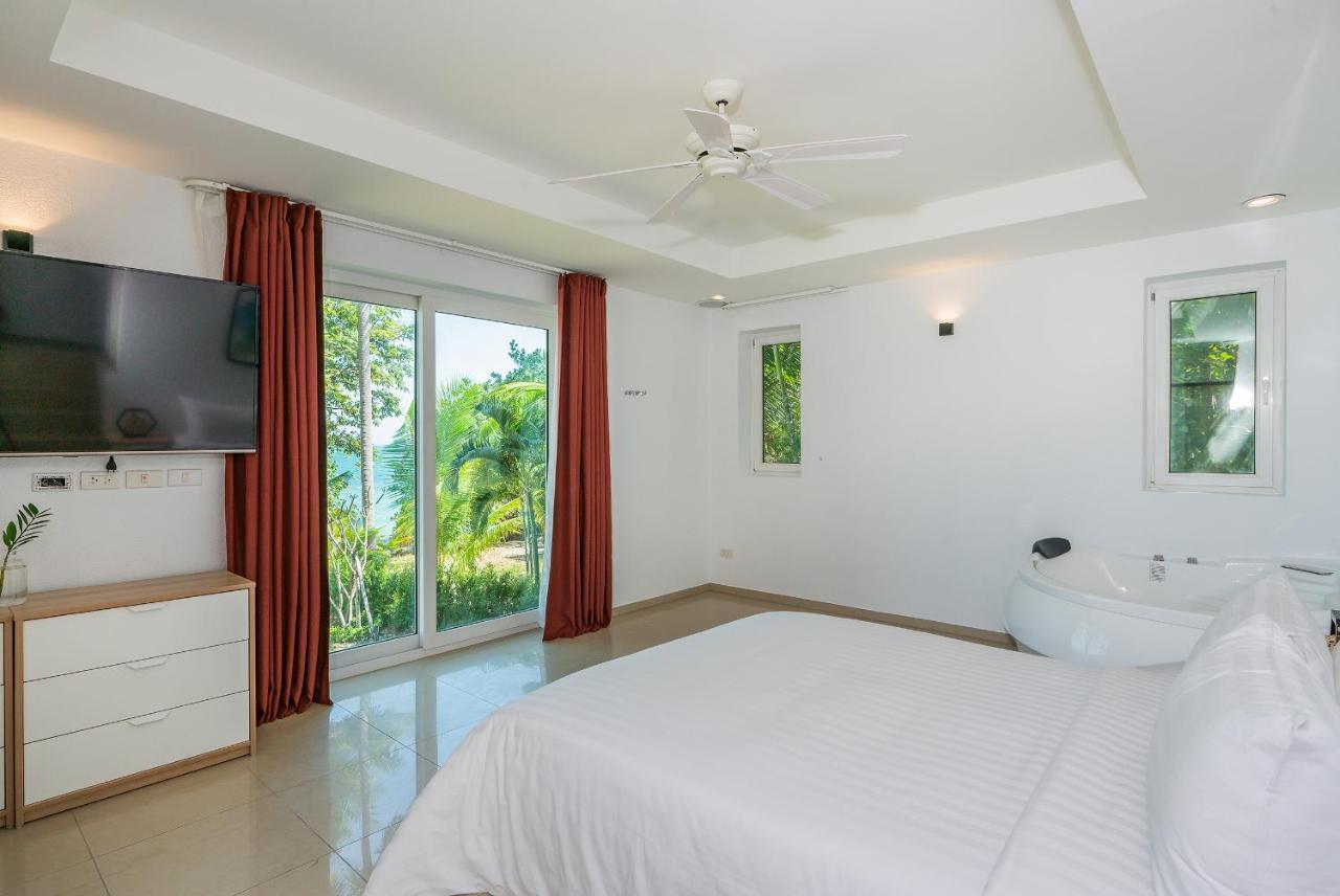 Coral Cove Beachfront Villa - チャン島 エクステリア 写真