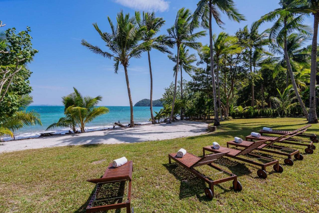 Coral Cove Beachfront Villa - チャン島 エクステリア 写真